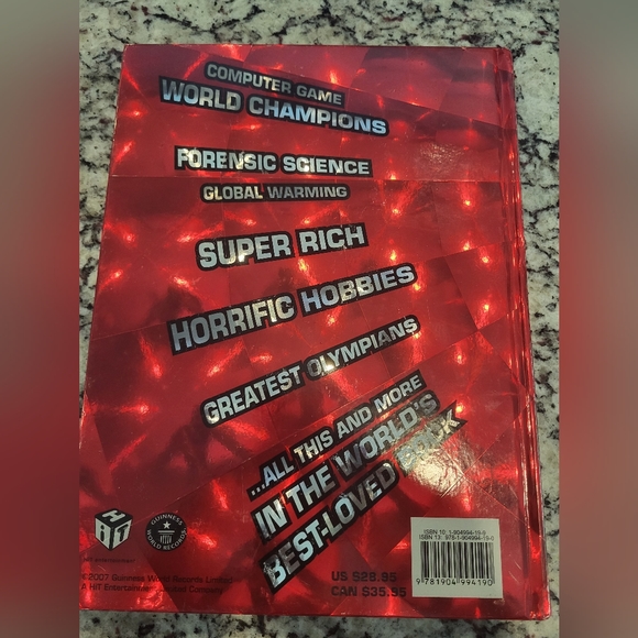 Guinness World Records 2008 Book With Glow-In-The-Dark Features - Picture 3 of 4